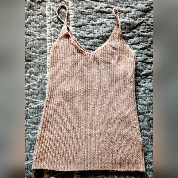 American Eagle, ribbed style, ladies tank, soft pink colour, size Med, EUC - Picture 3 of 10
